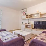 Apartment In With Wifi